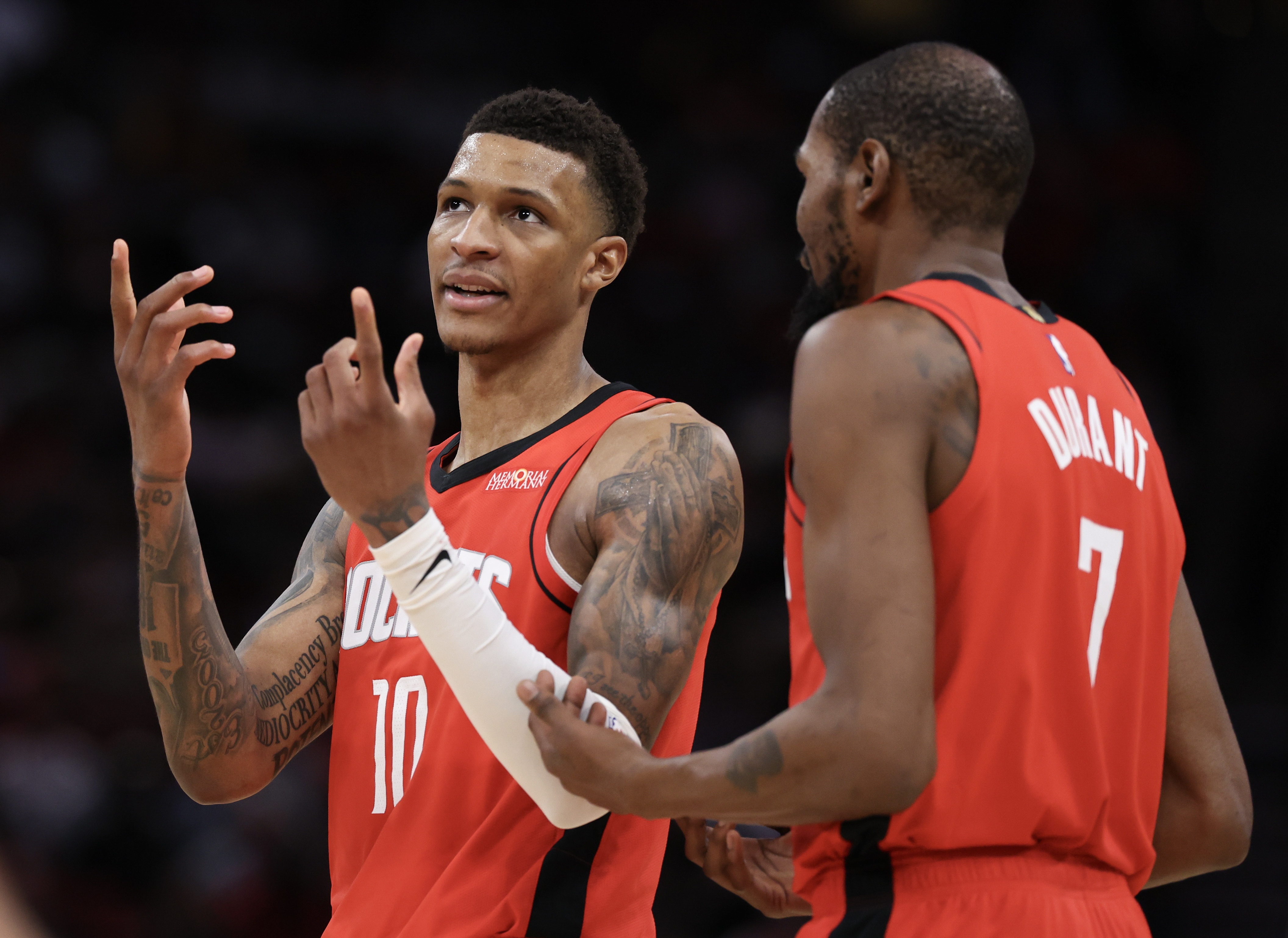 小贾三分10中1!夹KD无限放空小贾 空间差&无发牌手导致逻辑闭环